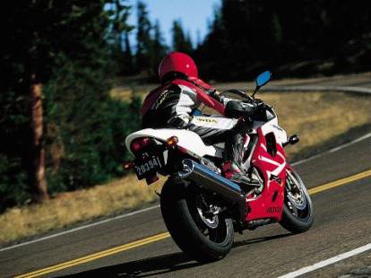 Honda CBR 600 F4i - กีฬาสากลและรถจักรยานยนต์ท่องเที่ยว