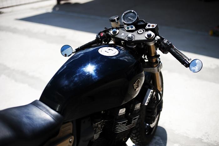 Yamaha XJR 400 - ตัวแทนของอุตสาหกรรมรถจักรยานยนต์ญี่ปุ่นคลาสสิก