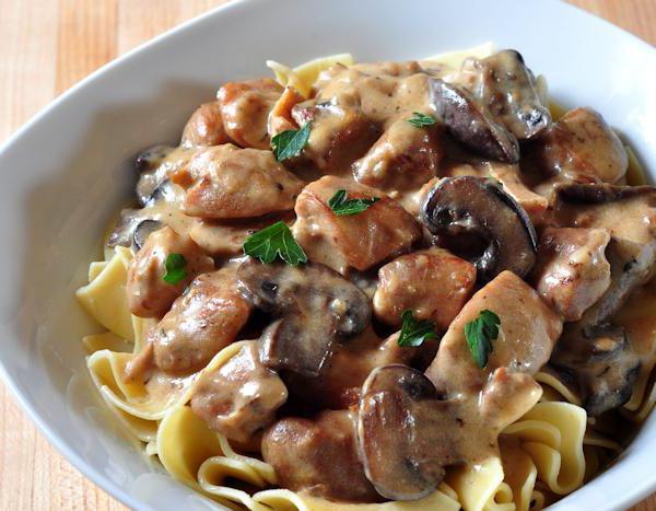 Beef Stroganoff คืออะไร? สูตรที่มีรูปถ่าย