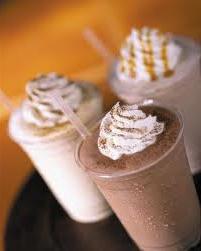 สูตรคลาสสิกสำหรับ Frappe: เตรียมค็อกเทลกาแฟเย็น