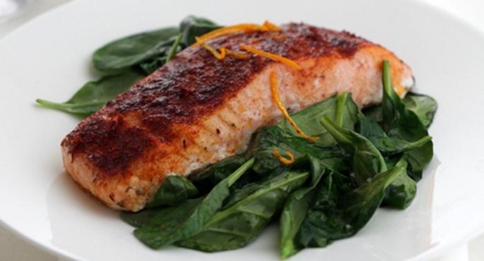 ปลาแซลมอนสีชมพูอร่อย: สูตรในเตาอบ - อร่อยและฉ่ำ
