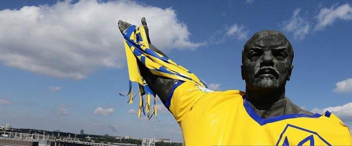 คำอธิบายของอนุสาวรีย์เพื่อ Lenin ใน Gomel และใน Zaporozhye