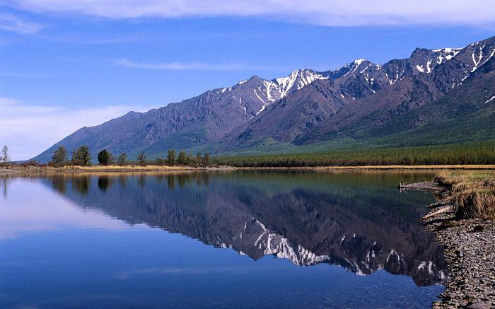 กว่าทะเลสาบที่มีชื่อเสียง Baikal สั้น