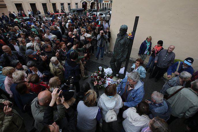 อนุสาวรีย์ dovlatov ใน saint petersburg photo