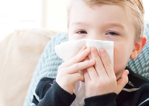 อาการน้ำมูกไหลในเด็กที่รักษาด้วยการเยียวยาพื้นบ้าน